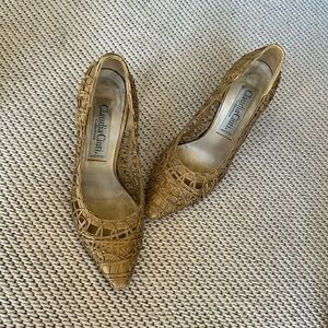 Claudia Ciuti. Made in Italy. Gold tone. Size 36. Beautiful stitching. Used.